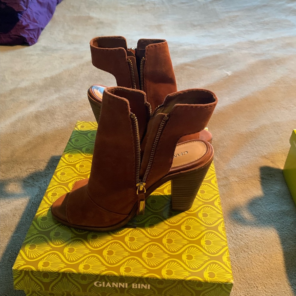 Gianni Bini, newer, barely worn.  Size 6.5